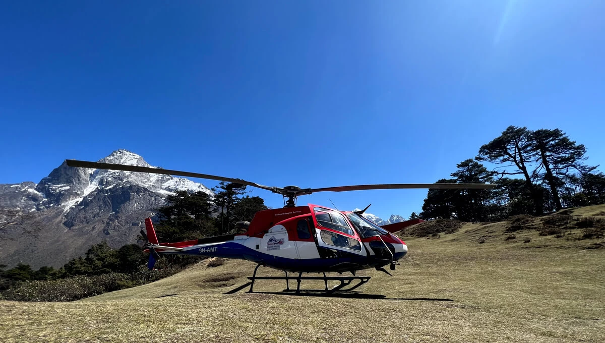 helicopter-landing-at-everest-view-hotel