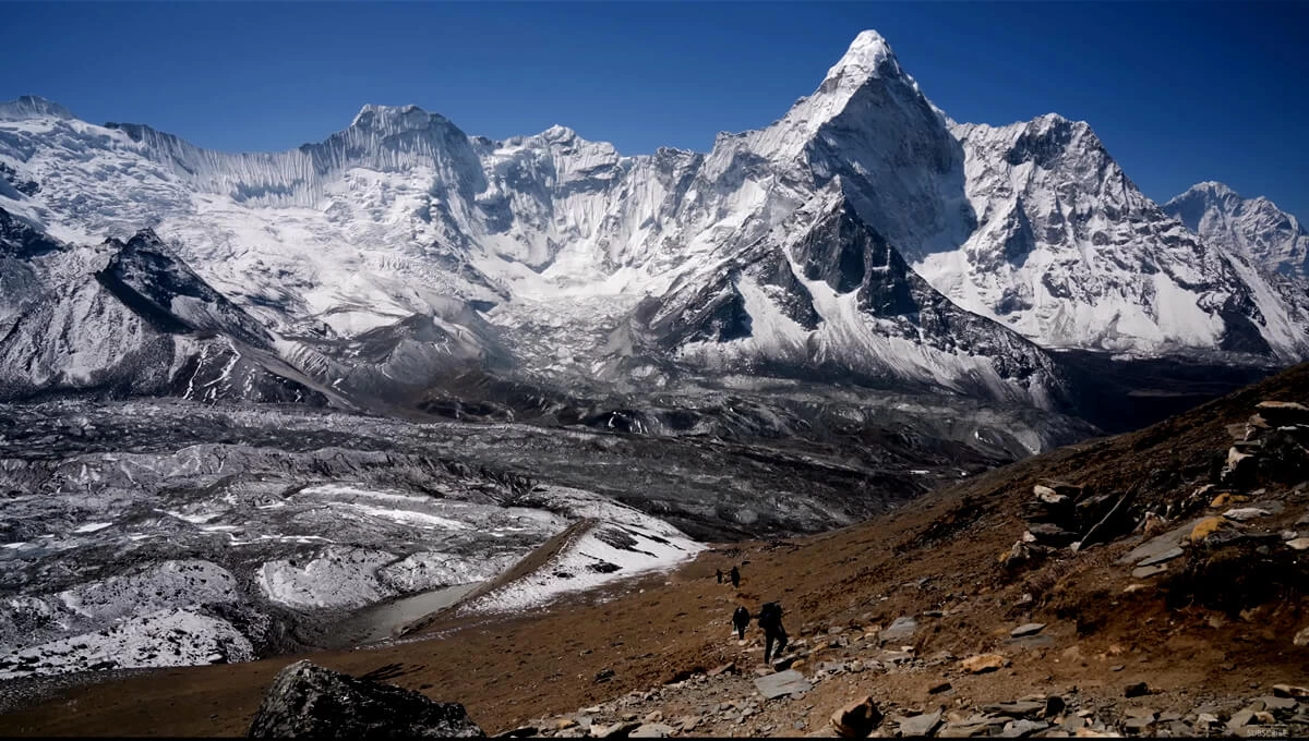 Way to Kongma La Pass