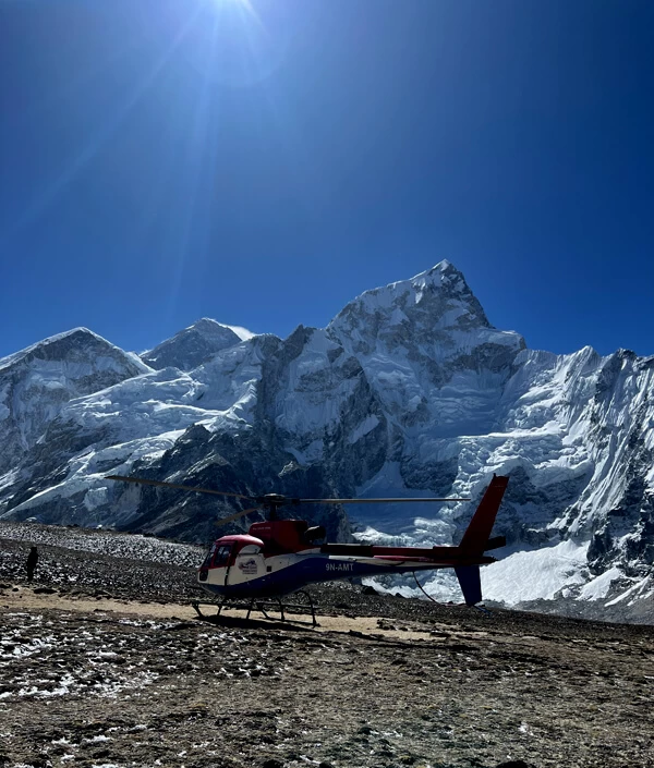helicopter-landing-at-gorakshep